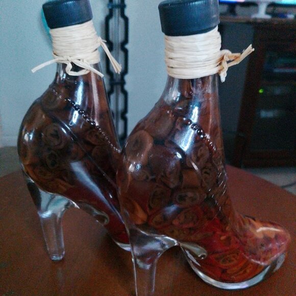 Shonfeld's Chili Infused Vinegar w/ Olives and Peppers in Glass Shoe bottle - Picture 4 of 5